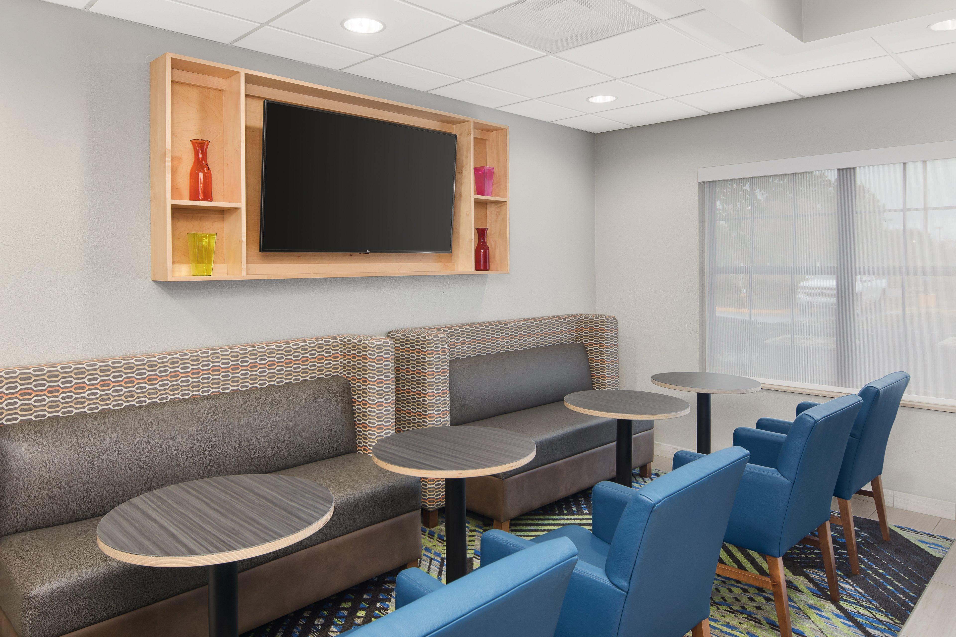 Holiday Inn Express Hotel & Suites Byron By Ihg Exterior photo