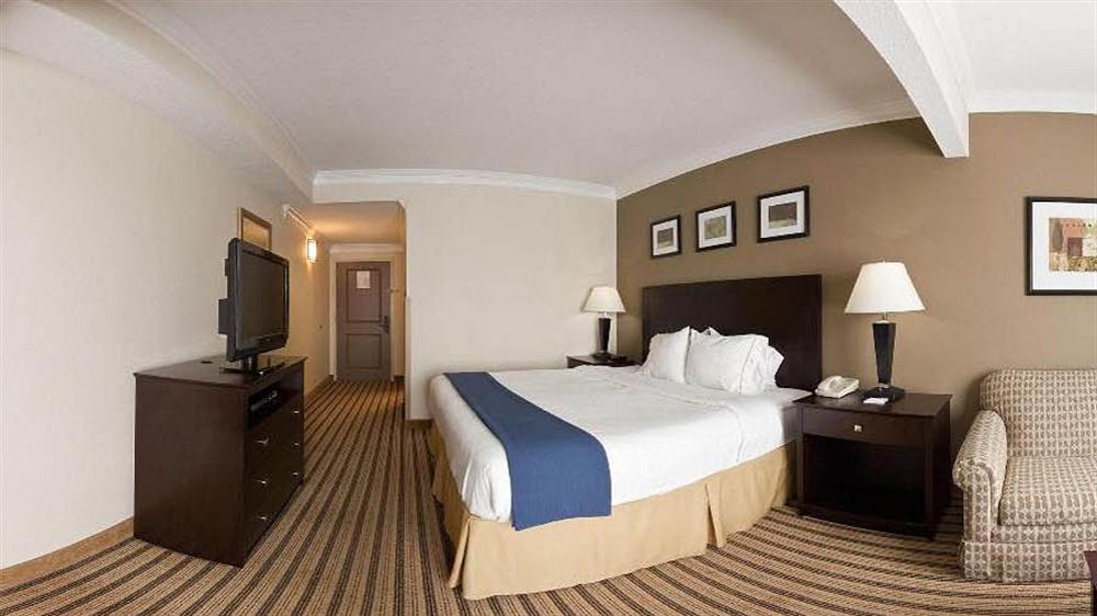 Holiday Inn Express Hotel & Suites Byron By Ihg Exterior photo