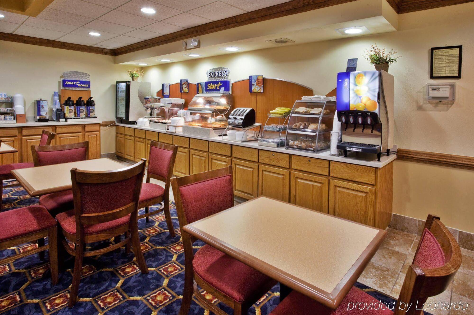 Holiday Inn Express Hotel & Suites Byron By Ihg Exterior photo