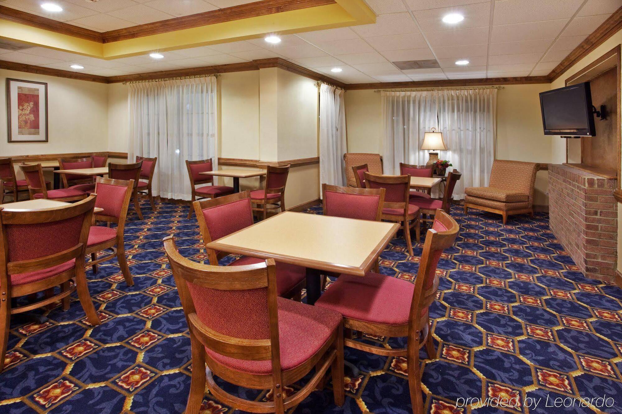 Holiday Inn Express Hotel & Suites Byron By Ihg Exterior photo