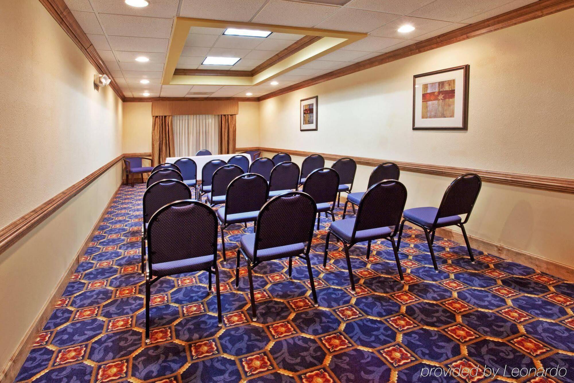 Holiday Inn Express Hotel & Suites Byron By Ihg Exterior photo